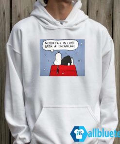 Snoopy Never fall in love with a snowflake shirt Hoodie White z65