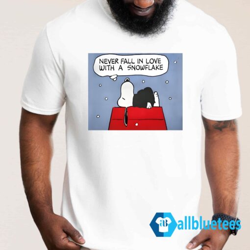 Snoopy Never fall in love with a snowflake shirt Men T Shirt white g500